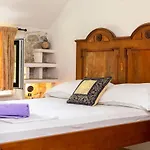 בקתה Mini Stone House *