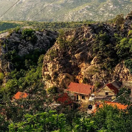 Mini Stone House Chalet