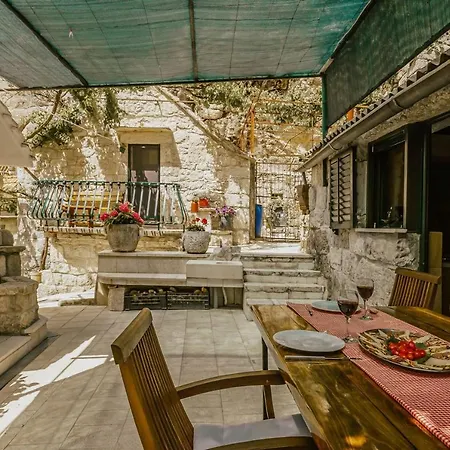 Mini Stone House Chalet
