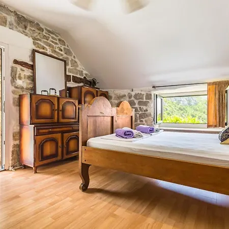 Chalet Mini Stone House *