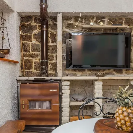 Mini Stone House *