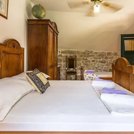 Mini Stone House Chalet