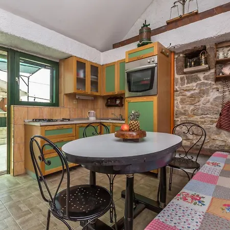 Mini Stone House Omiš