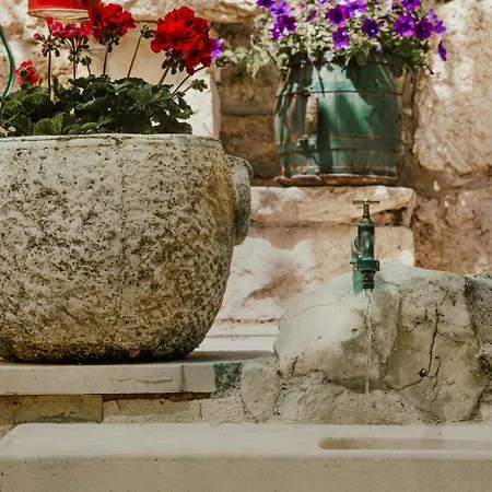 Alpstuga Mini Stone House Omiš