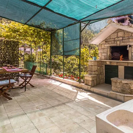 Mini Stone House *